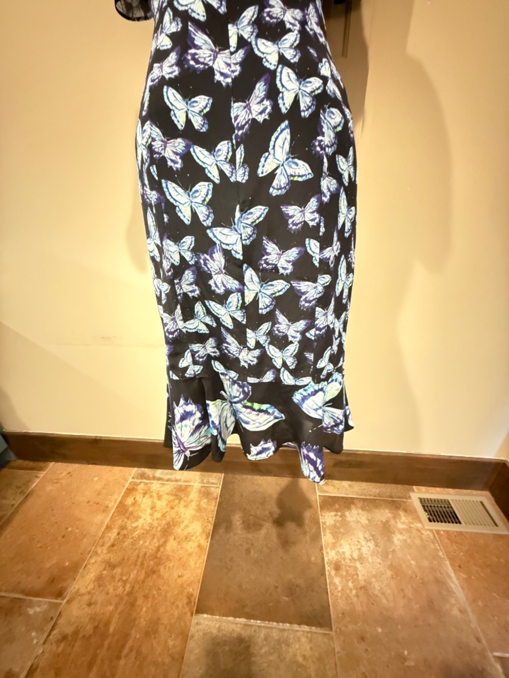 NANETTE LEPORE SILK DRESS. BEAUTIFUL BUTTERFLY PATTERN ON BLACK. SIZE 4 - Picture 10 of 12